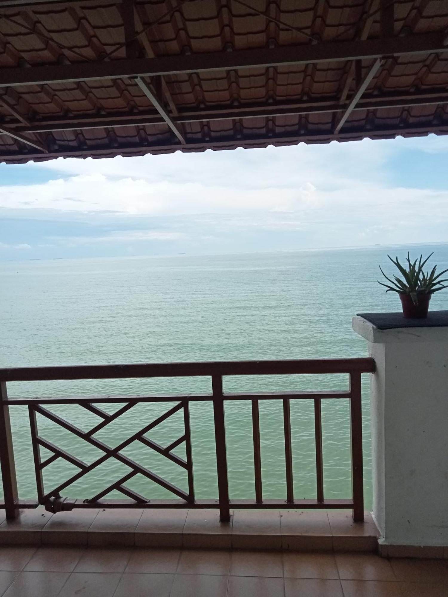 Lestari Seaview Homestay Port Dickson Kültér fotó